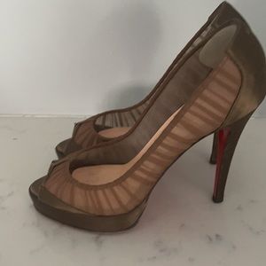 Christian Louboutin brown satin pump heels size 37
